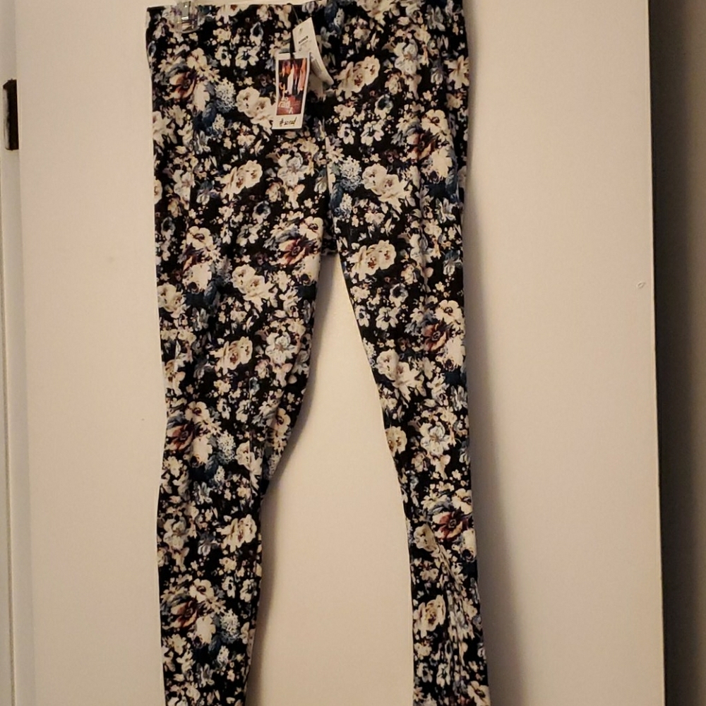 NWT Flower leggings